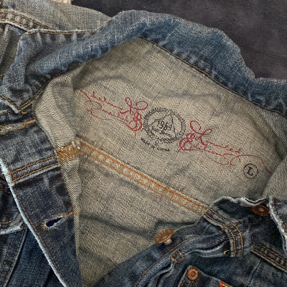 Jean jacket, I’ll be honest I have no idea what brand this is so if you know lmk - Picture 4 of 4